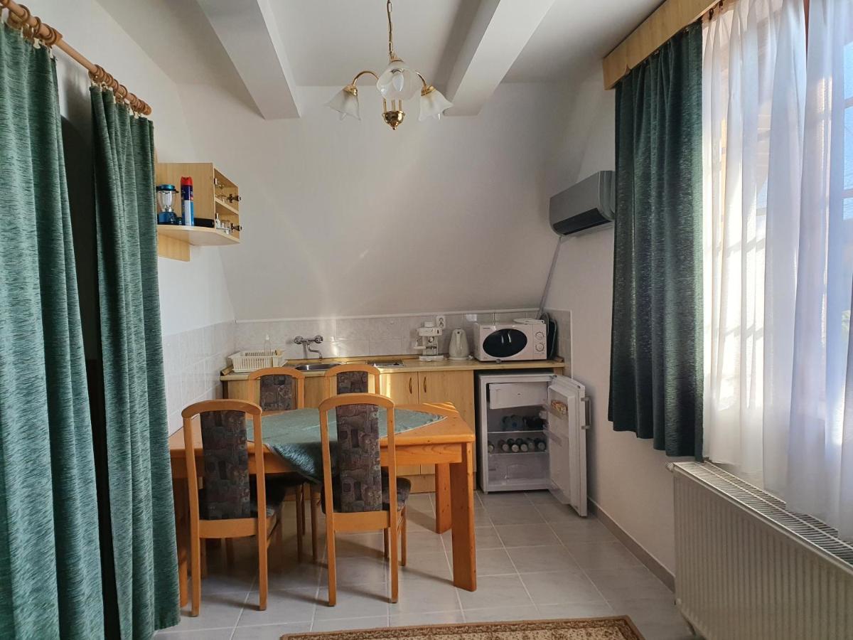 Gala Panzio Hotel Simontornya Ngoại thất bức ảnh