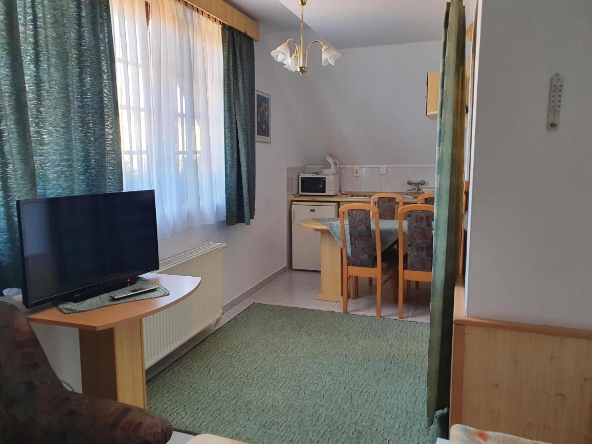 Gala Panzio Hotel Simontornya Ngoại thất bức ảnh