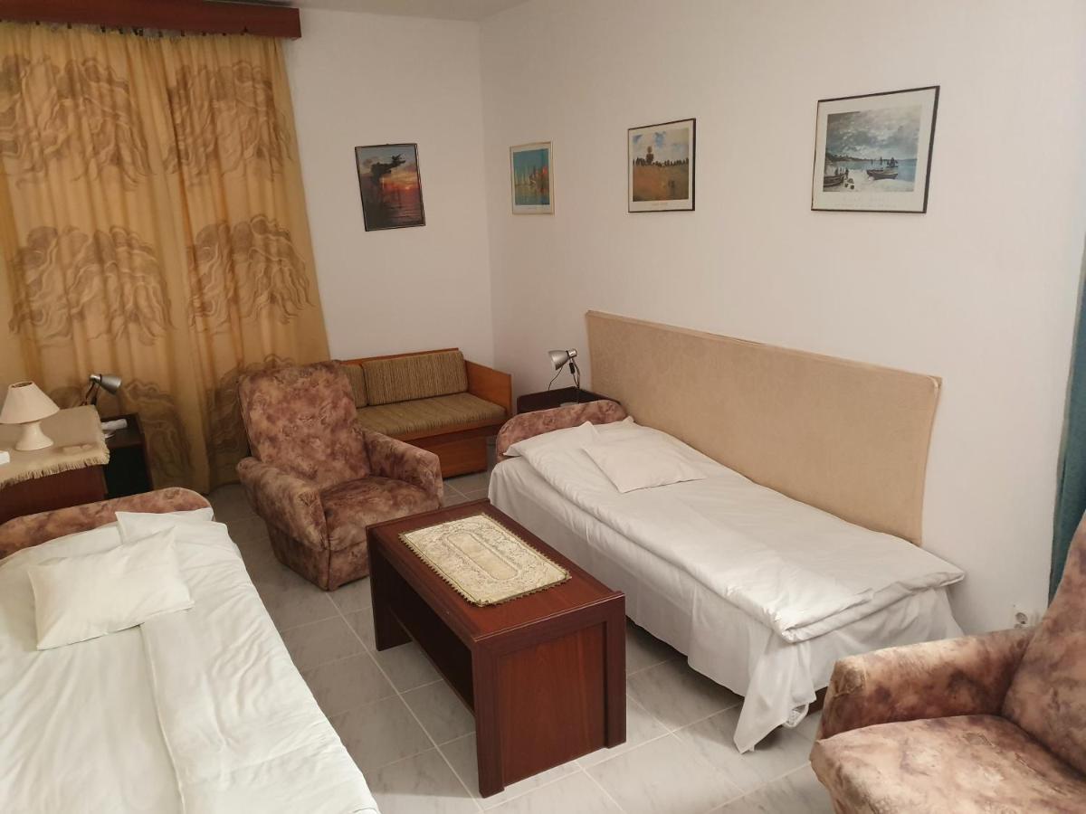 Gala Panzio Hotel Simontornya Ngoại thất bức ảnh