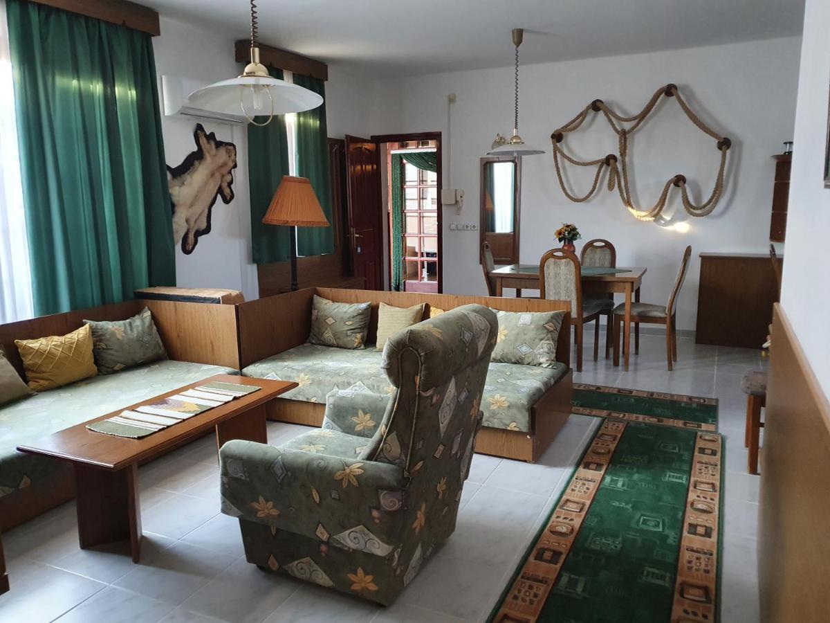 Gala Panzio Hotel Simontornya Ngoại thất bức ảnh