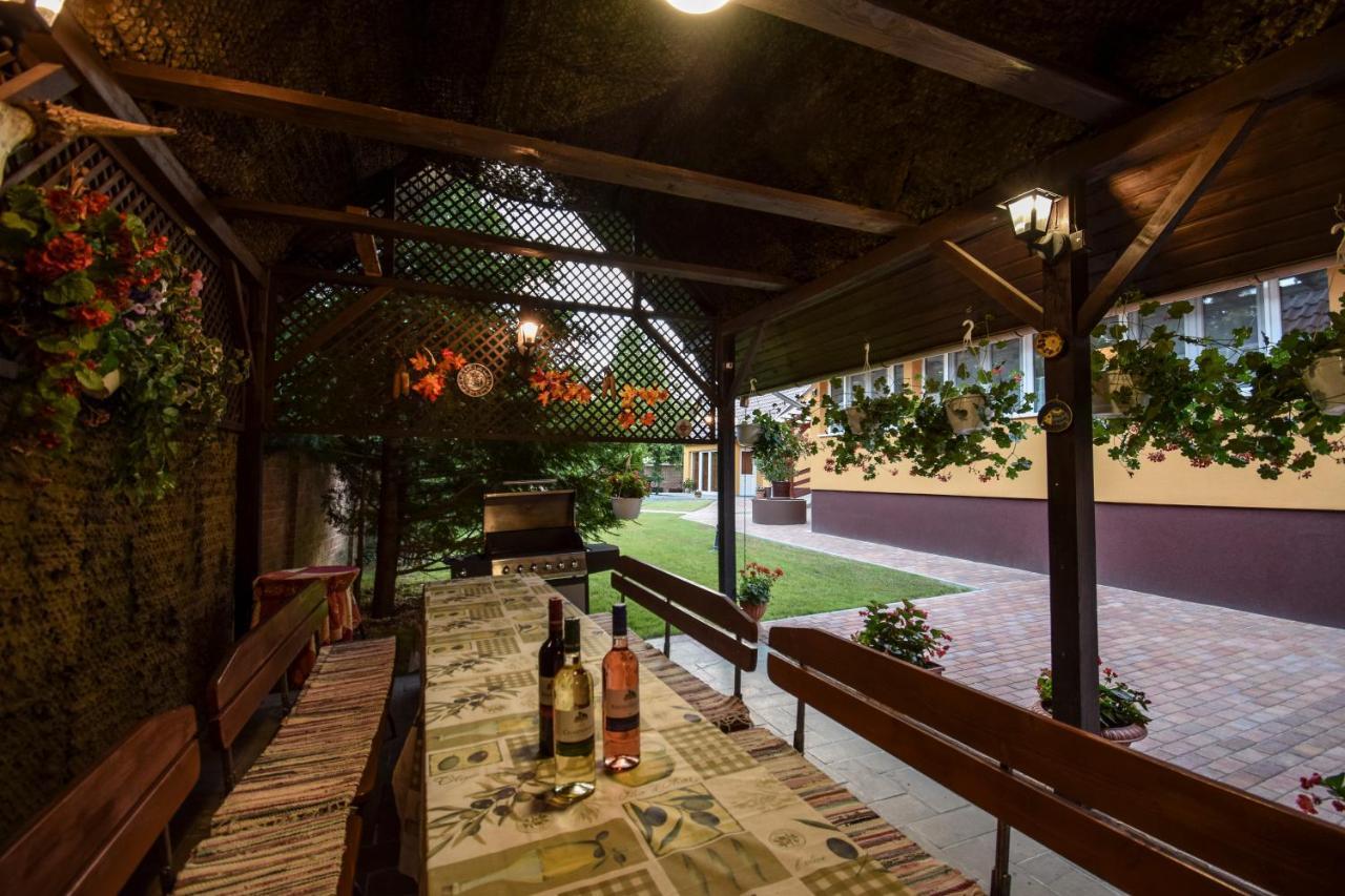 Gala Panzio Hotel Simontornya Ngoại thất bức ảnh