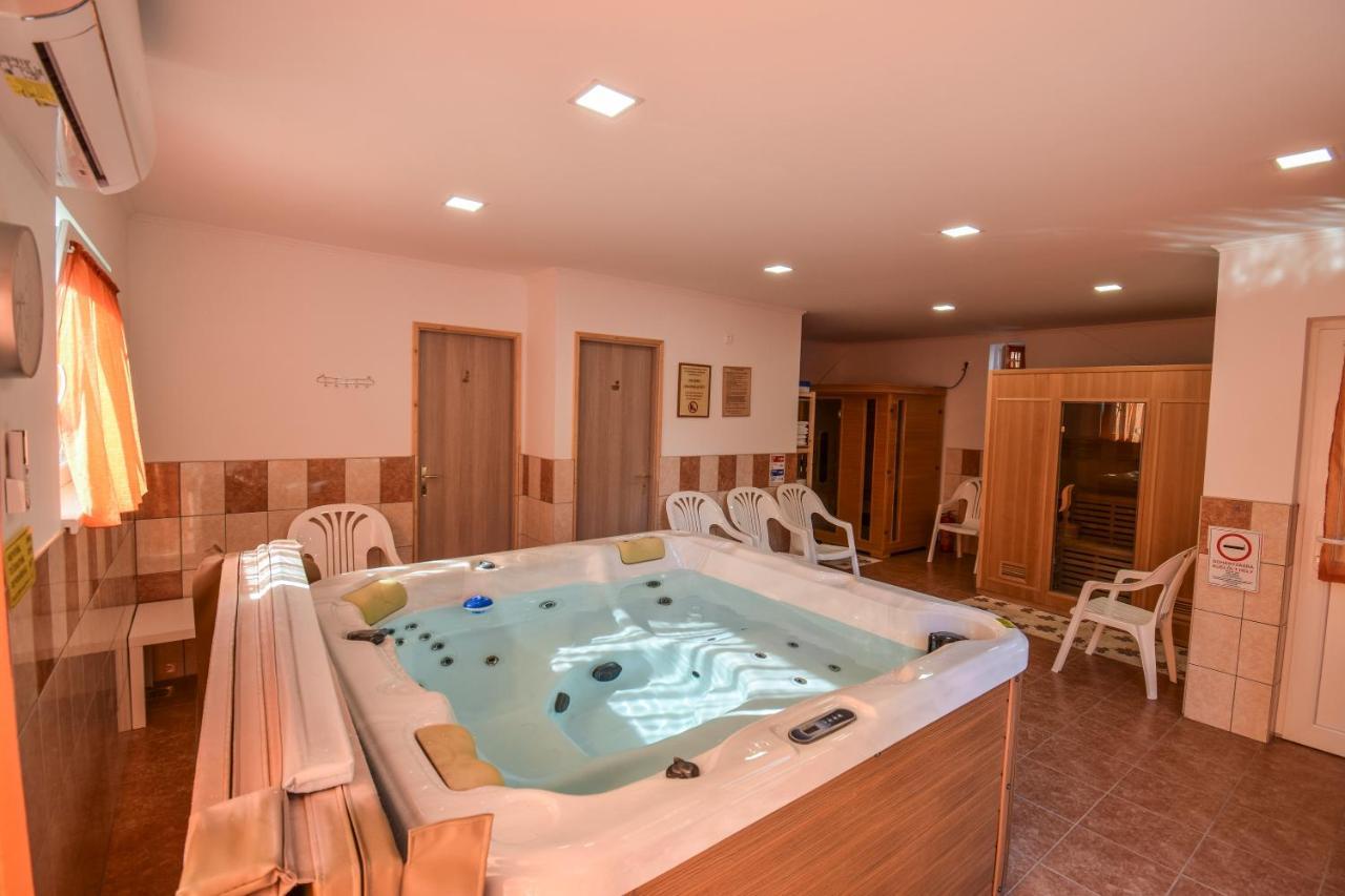Gala Panzio Hotel Simontornya Ngoại thất bức ảnh