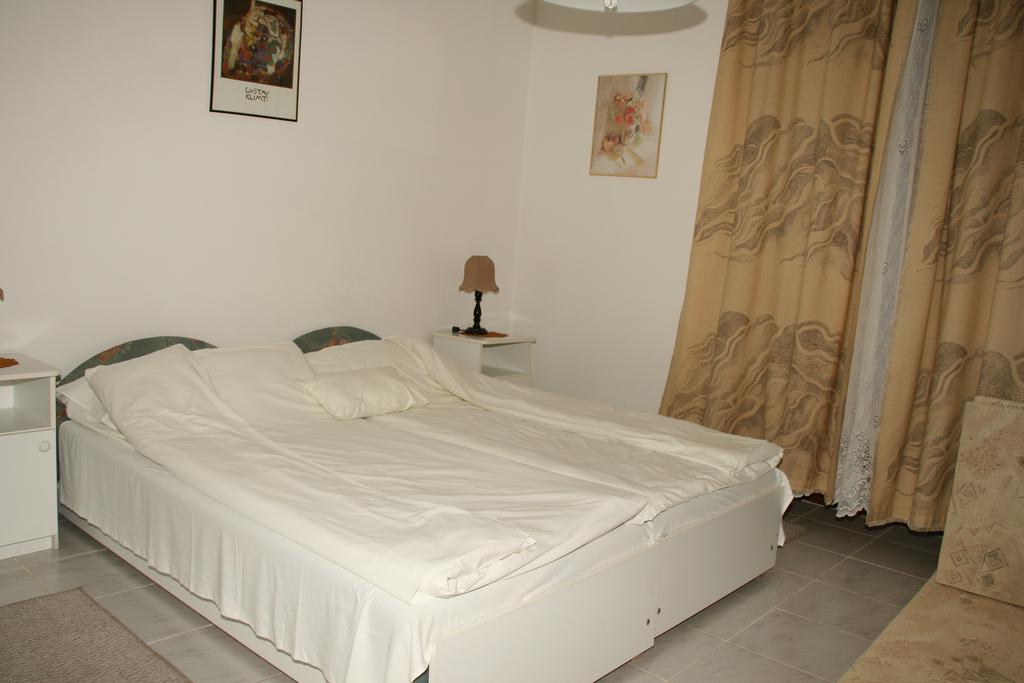 Gala Panzio Hotel Simontornya Phòng bức ảnh